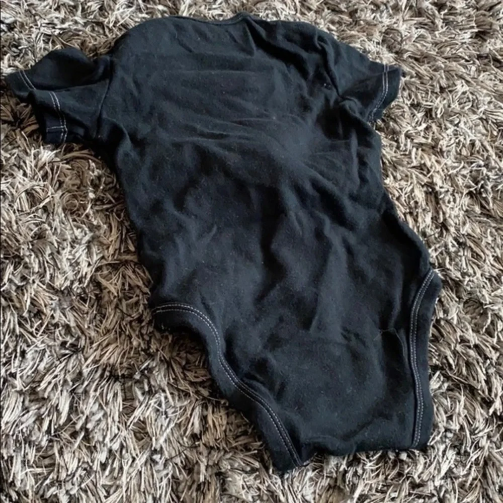 Blume neck tie onsie 12 months EUC. Infant suit.